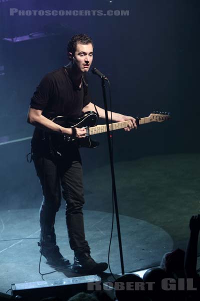 EDITORS - 2009-12-14 - PARIS - Le Bataclan - Thomas Michael Henry Smith